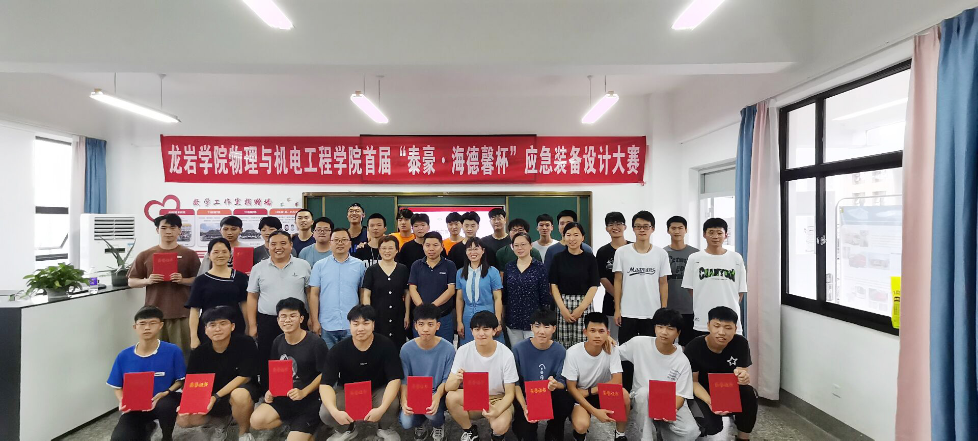 У�����ӭ˶��&mdash;&mdash;&ldquo;̩��&middot;welcometo��ӭ���ٱط����ű�&rdquo;Ӧ��װ����ƴ���Բ����Ļ